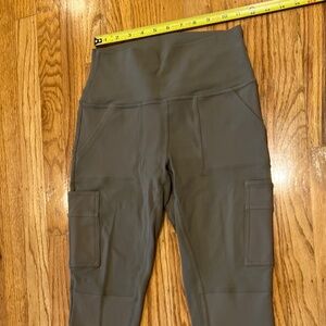 ALO Yoga High-Waist Cargo Legging Olive S